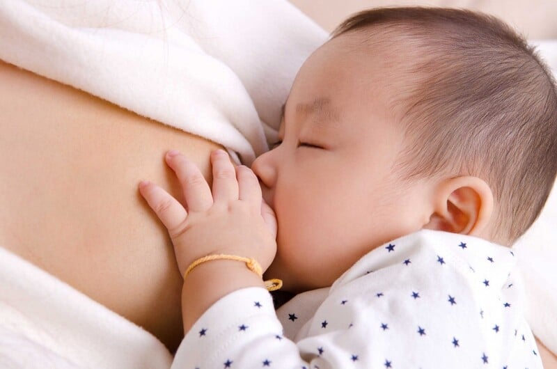 Bổ sung DHA cho trẻ sơ sinh bằng sữa mẹ